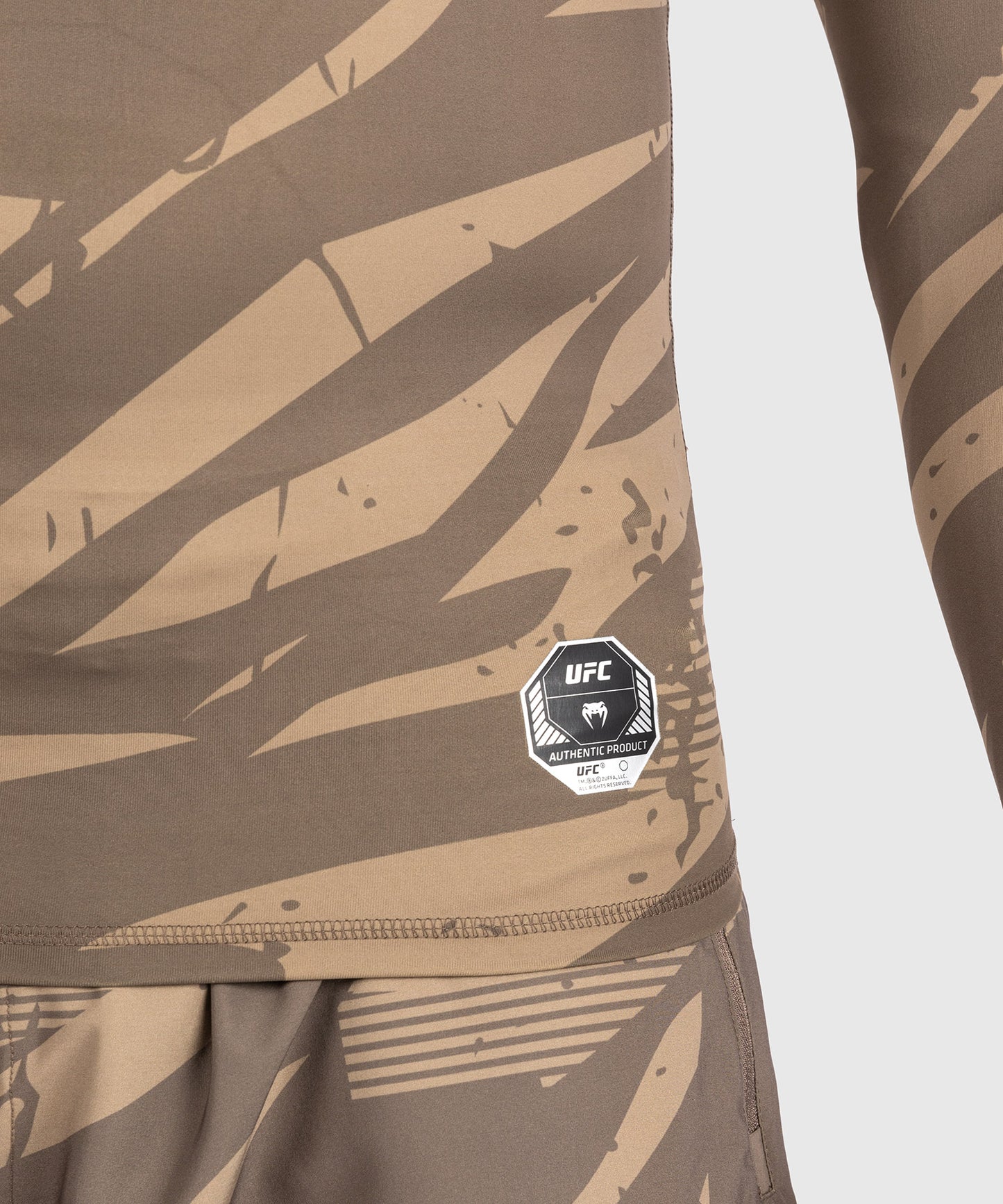 UFC Adrenaline By Venum Fight Week Performance Lycra de Manga Larga - Desert Camo