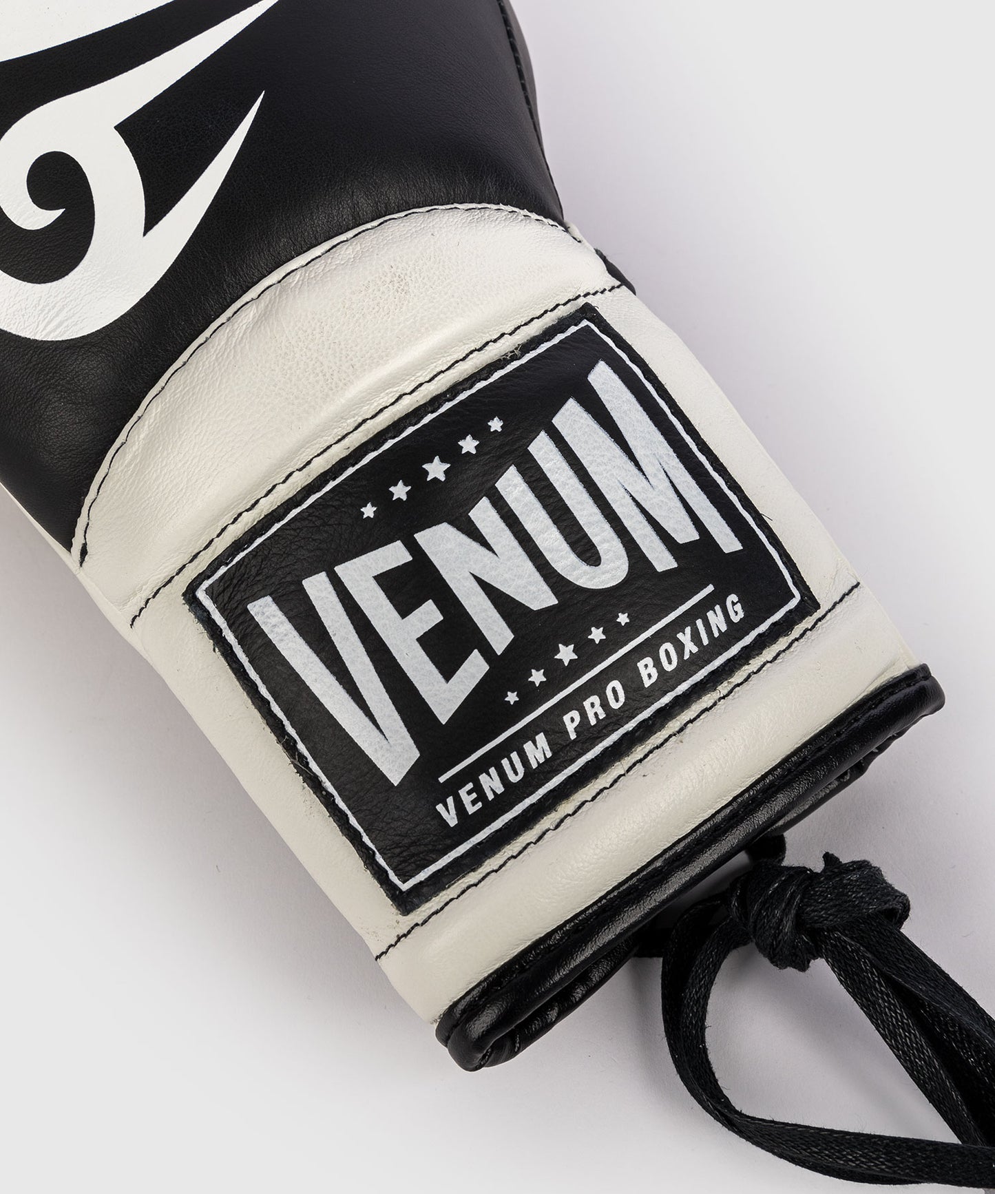 Venum Giant 2.0 Mike Tyson Pro Guanti da boxe con Lacci - Nero Profondo/Bianco Ottico