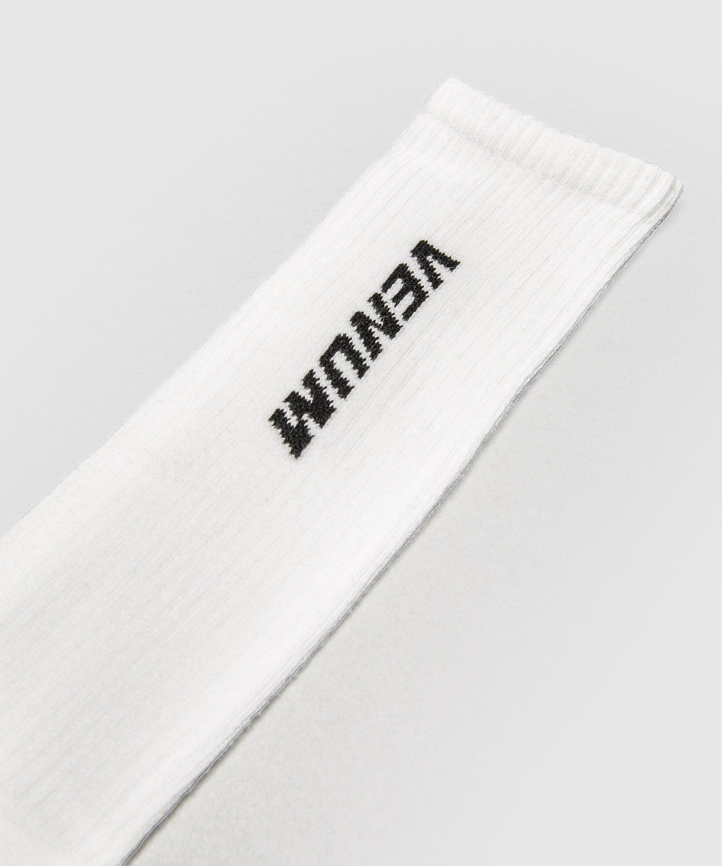 Venum Essential Over-the-Calf Socken – Weiß/Schwarz
