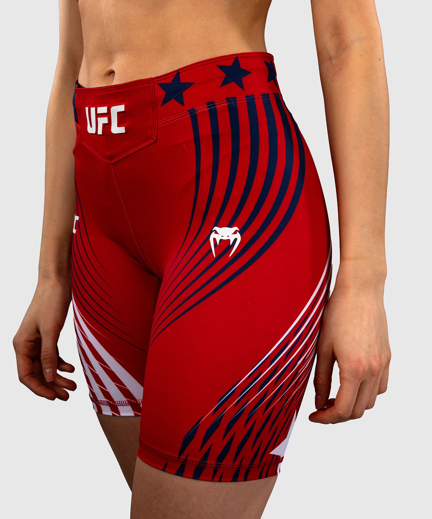 Official UFC Freedom 250 by Venum Authentic Vale Tudo Shorts im Long Fit für Damen - Rot