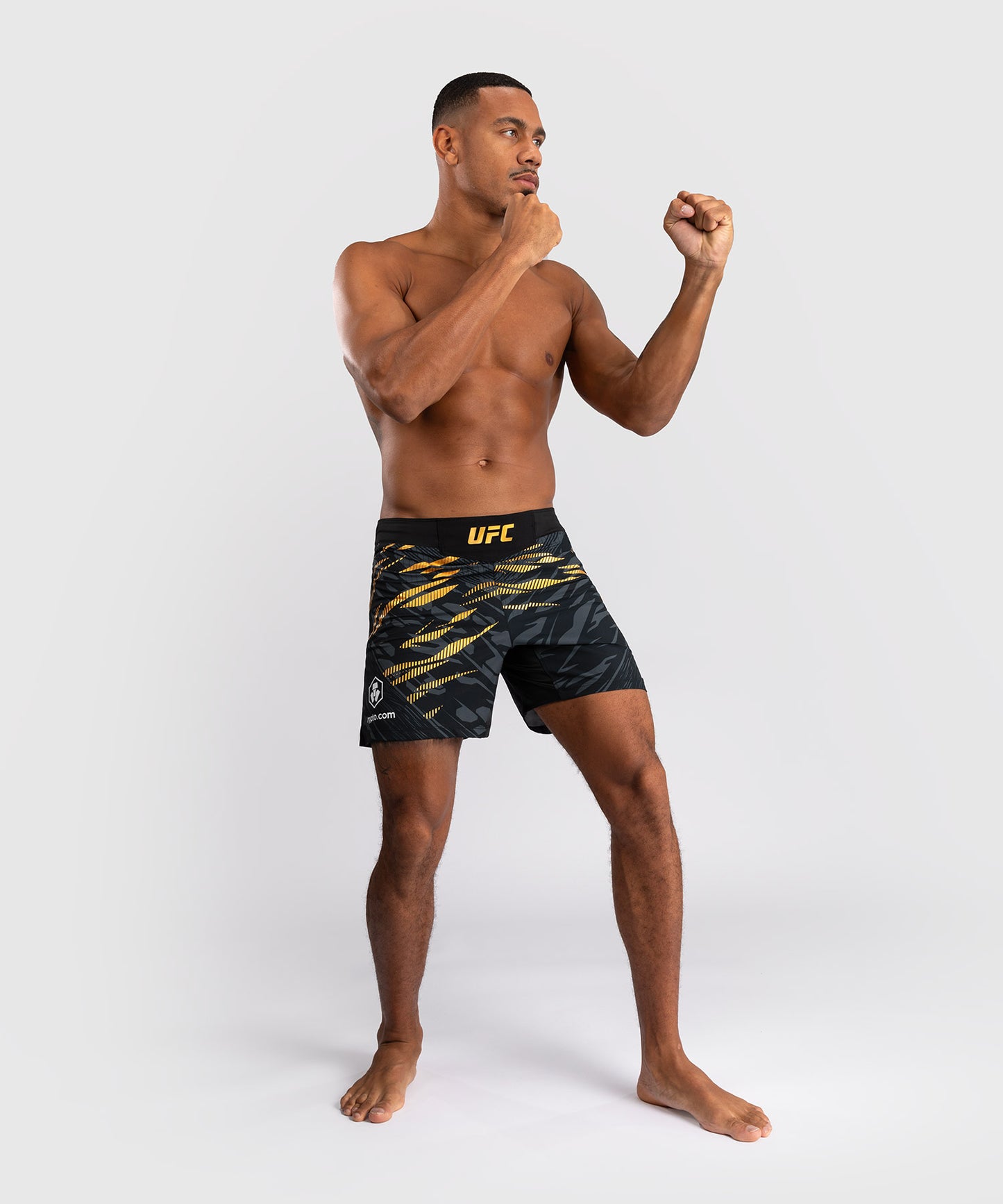 UFC Fusion by Venum Authentic Fight Night Shorts da Lotta per Uomo - Fit Corto - Champion