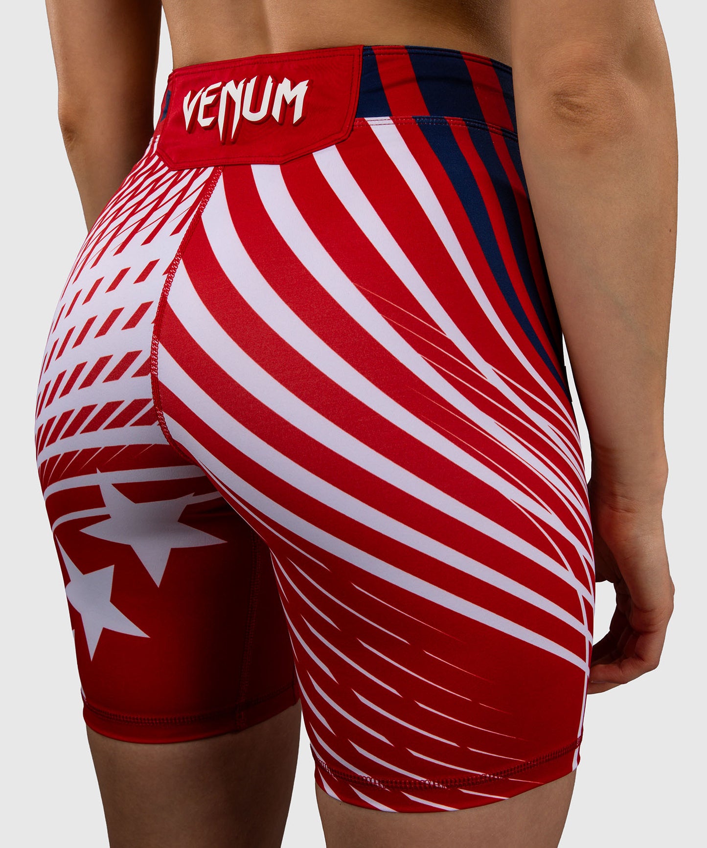 Official UFC Freedom 250 by Venum Authentic Vale Tudo Shorts im Long Fit für Damen - Rot