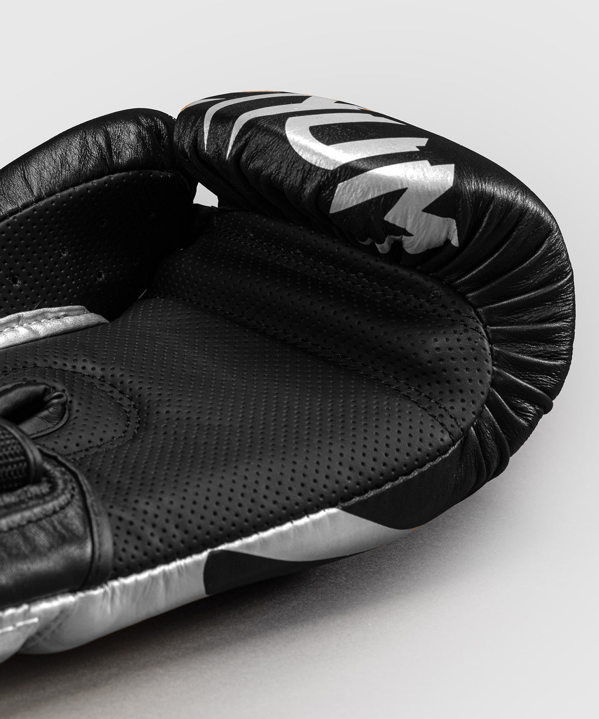 Venum Reverso Guantes de Boxeo – Negro/Plata