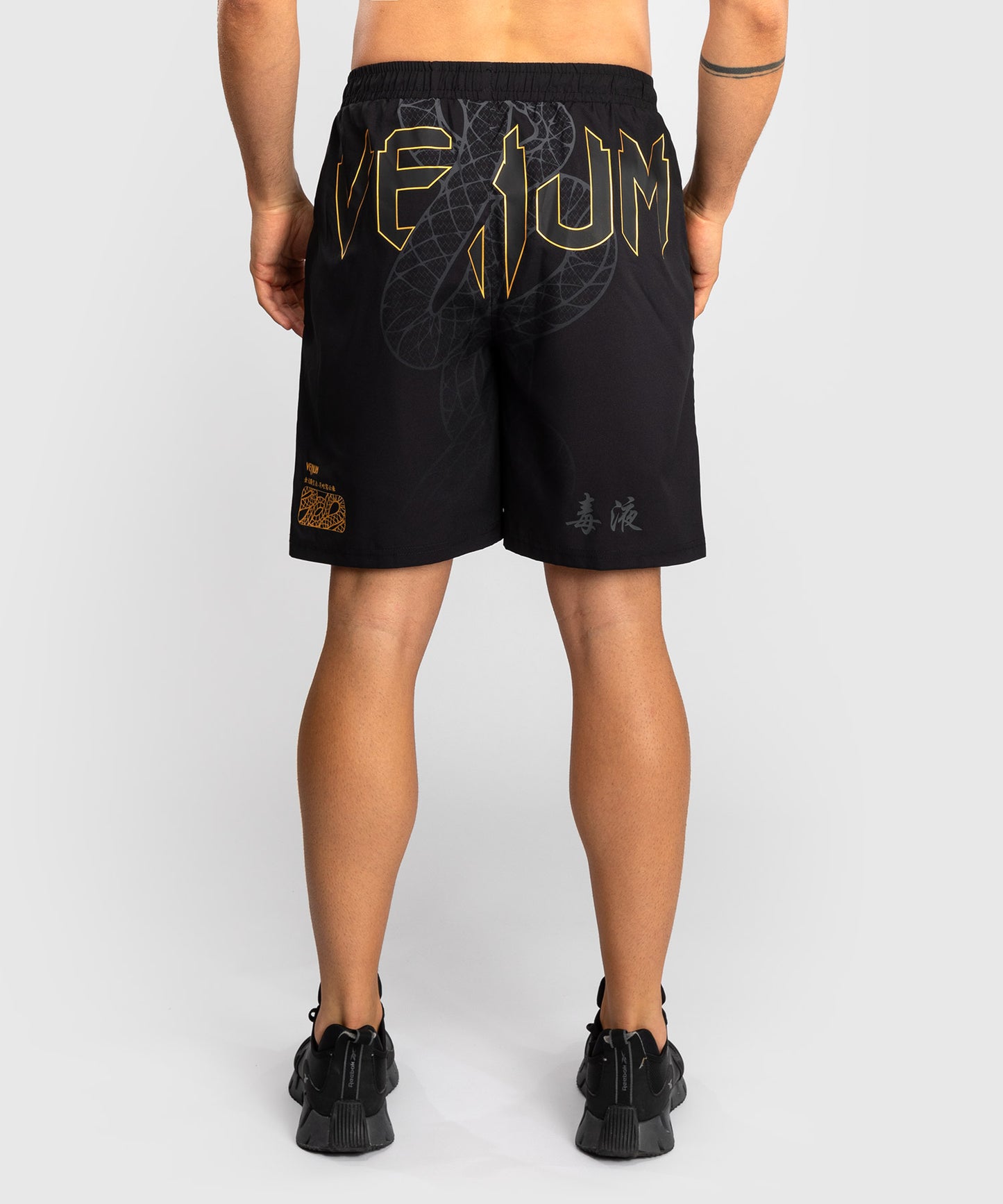 Venum Serpenti Pantalones Cortos de Entrenamiento – Negro/Plata/Dorado