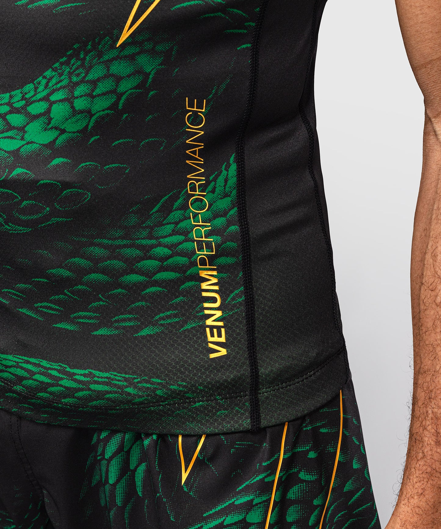 Rashguard à Manches Courtes Venum Matupa - Noir/Vert/Or