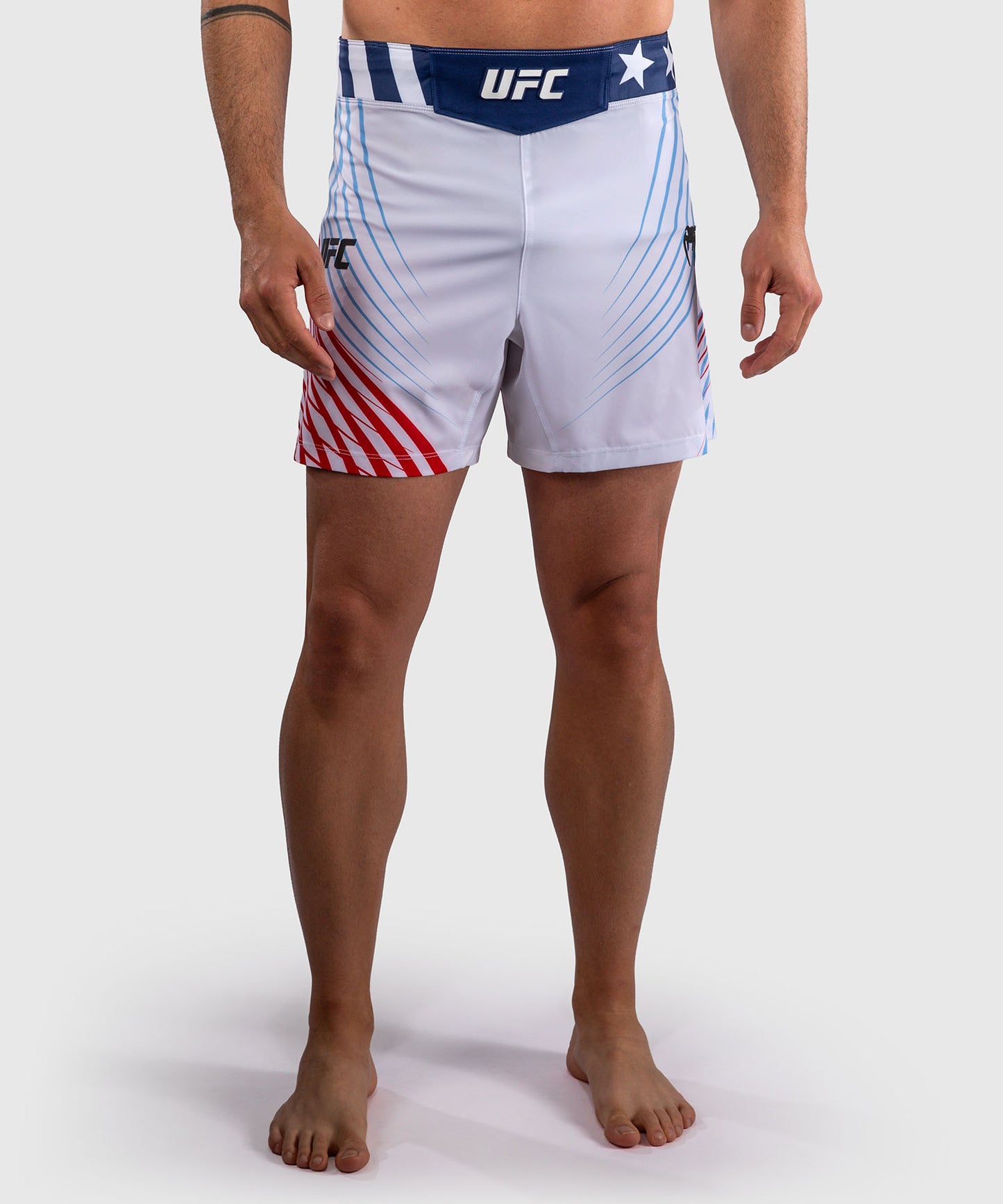 Official UFC Freedom 250 by Venum Authentic Fight Night Fight Shorts de ajuste corto para hombre - Blanco