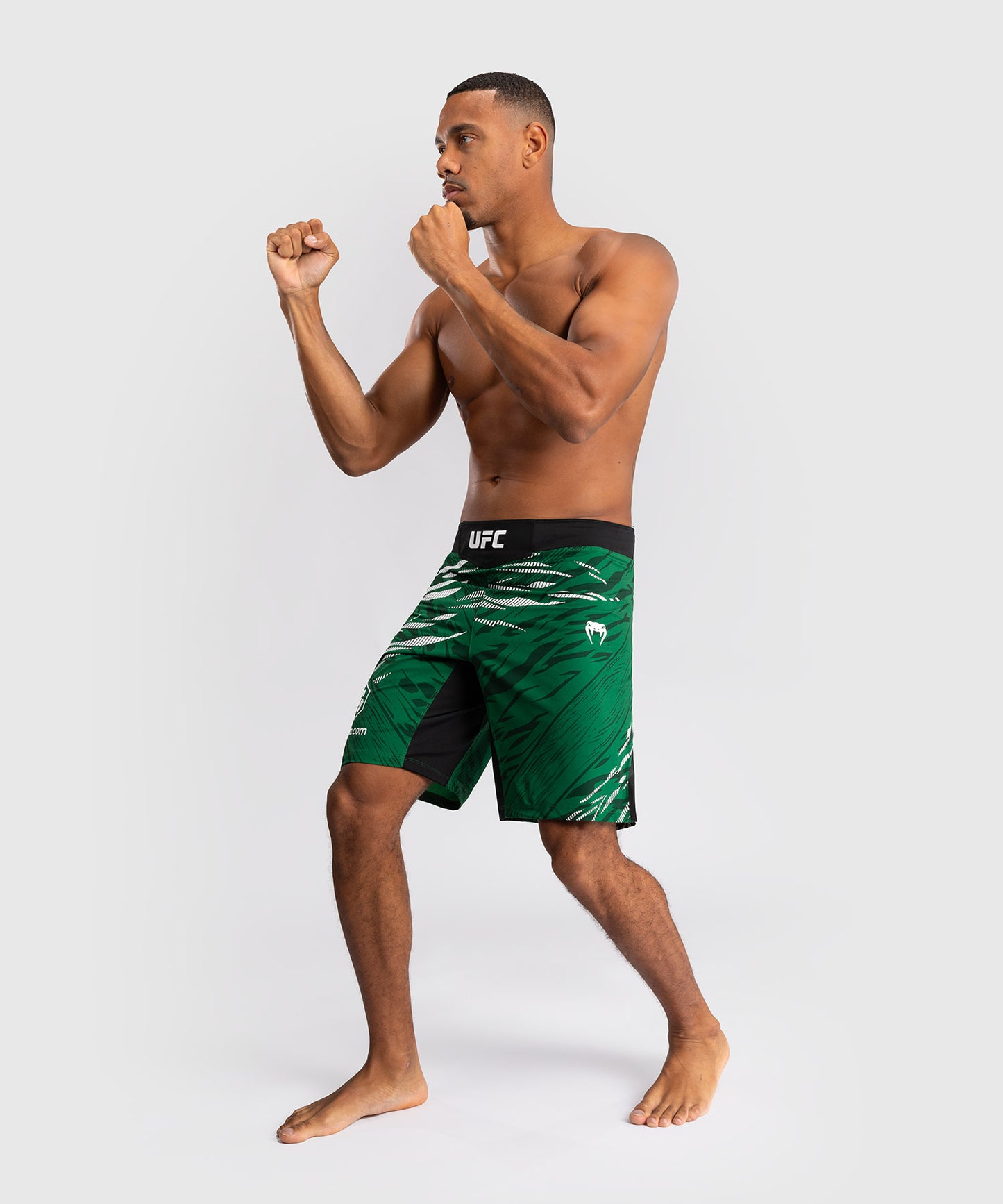 UFC Fusion by Venum Authentic Fight Night Herren Fight Short - Long Fit - Grün