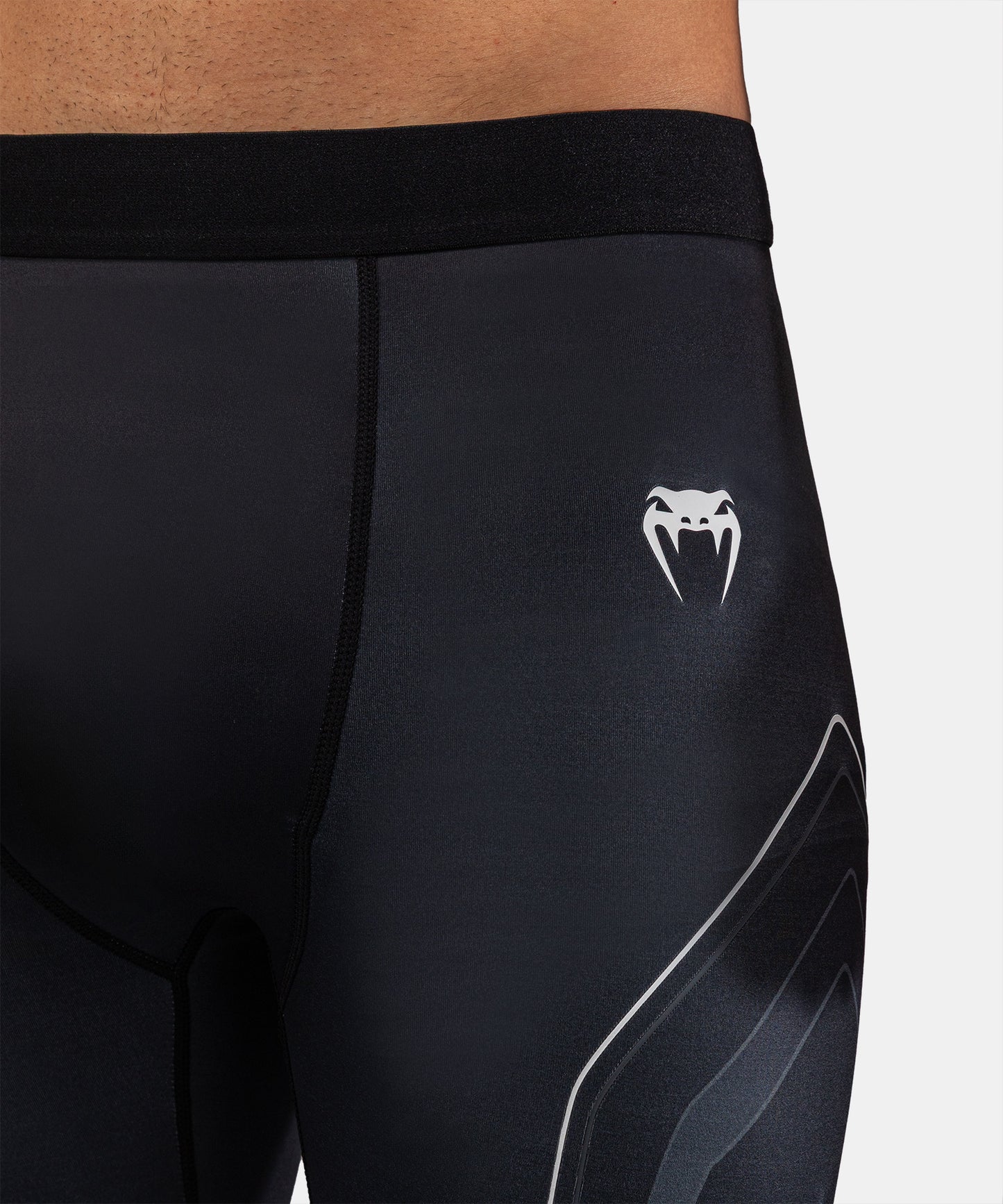 Venum Streamline Vale Tudo Shorts – Schwarz/Weiß
