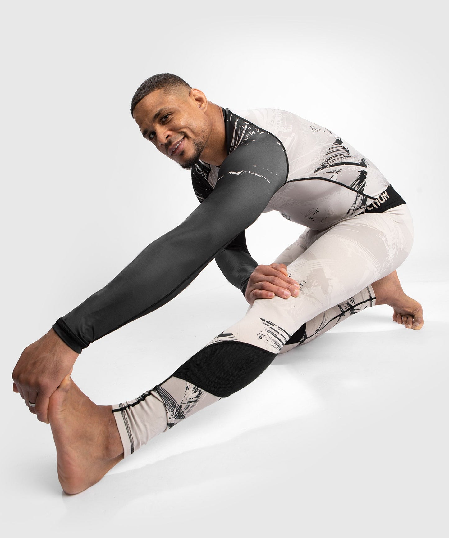 Venum Authentic Fight Week 2.0 UFC Compression T-Shirt - Sand/Schwarz