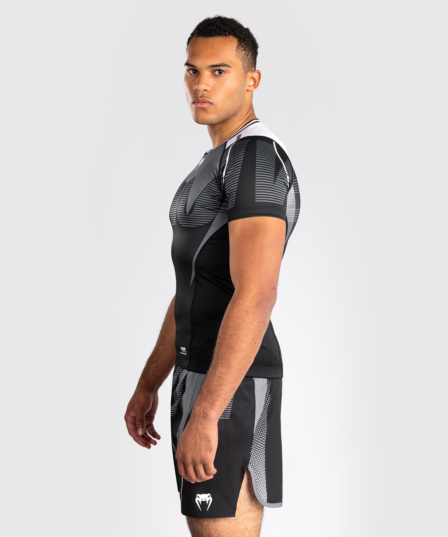 Venum Adrenaline Rashguard Manga Corta – Negro/Gris Plateado