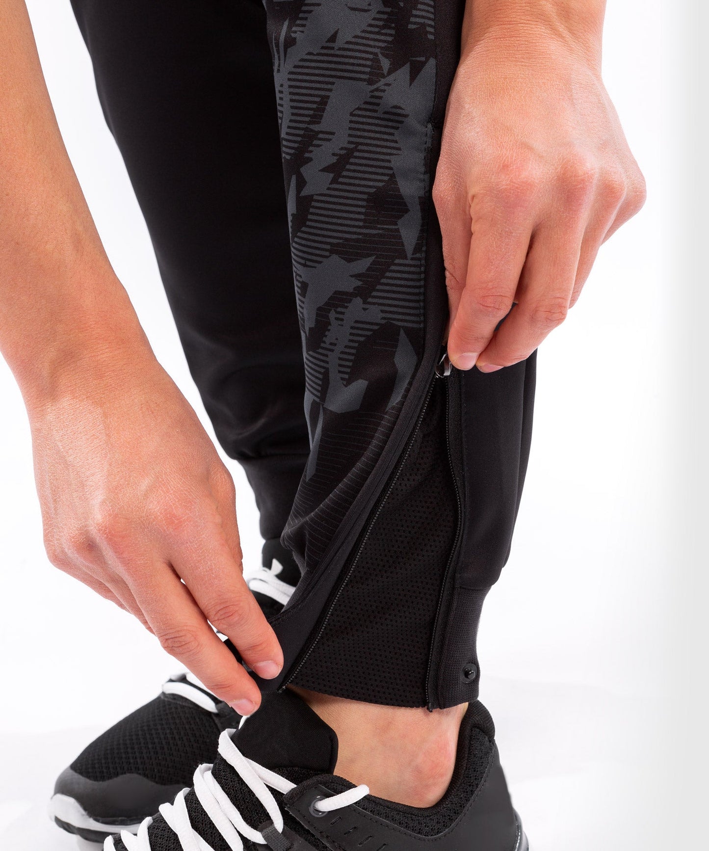 Women's UFC Venum Authentic Fight Week Jogging Pants - Black