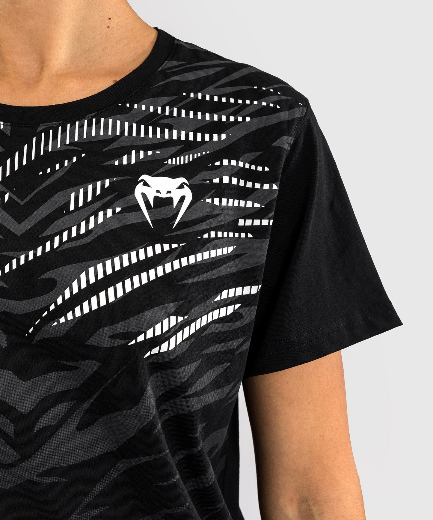 UFC Fusion by Venum Replica Camiseta de Manga Corta para Mujer - Negro
