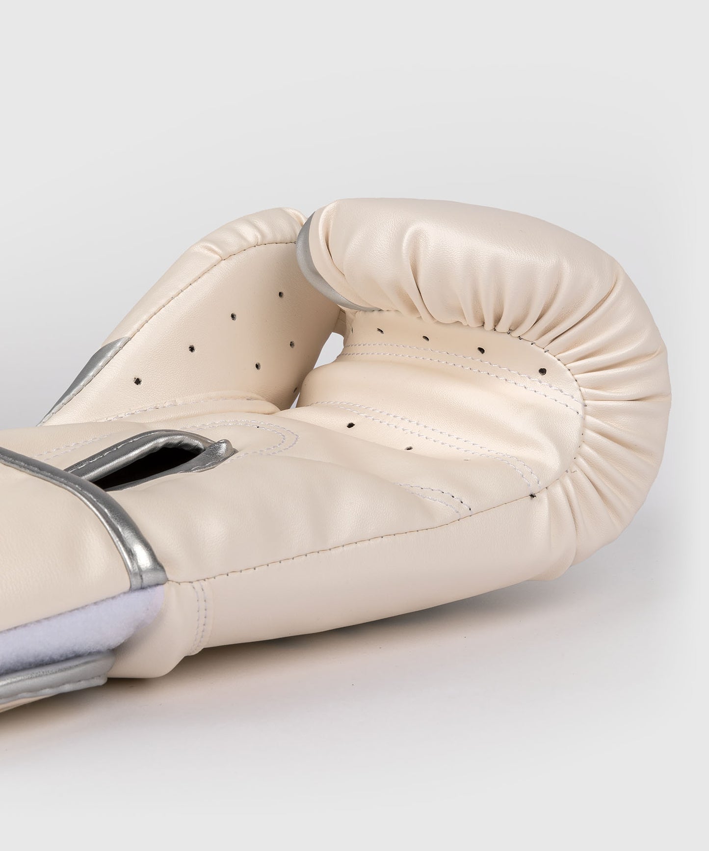 Venum Challenger 2.5 Boxhandschuhe – Weiß/Silber