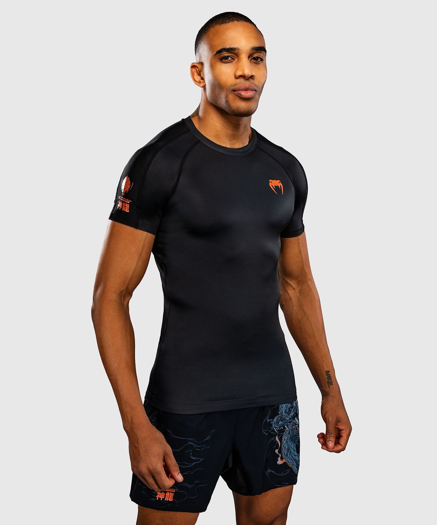 Venum Thunder Dragon Rashguard Manga Corta – Negro/Gris/Cobre