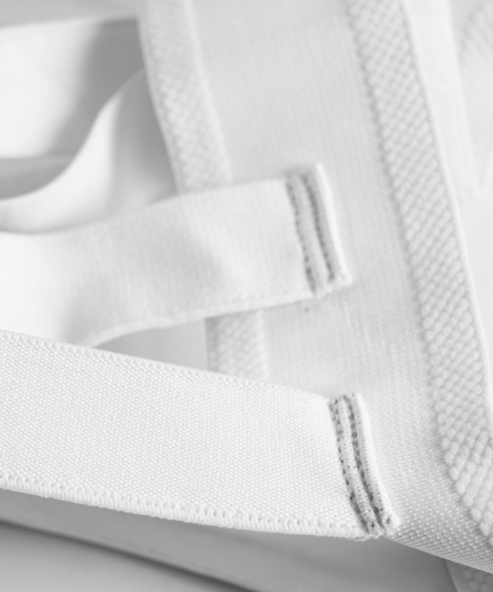 Coquille de Protection Femme Adidas - Approuvée WKF & WT - Blanc