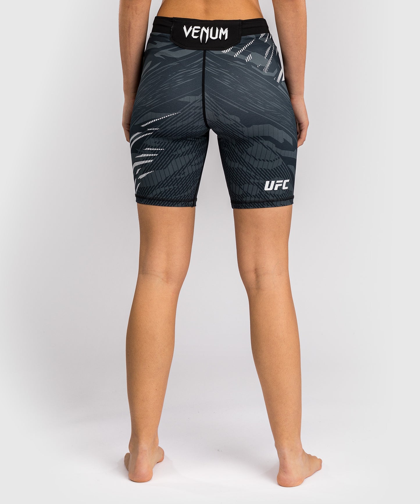 UFC Fusion by Venum Authentic Fight Night Vale Tudo Shorts para Mujer - Ajuste Largo - Negro