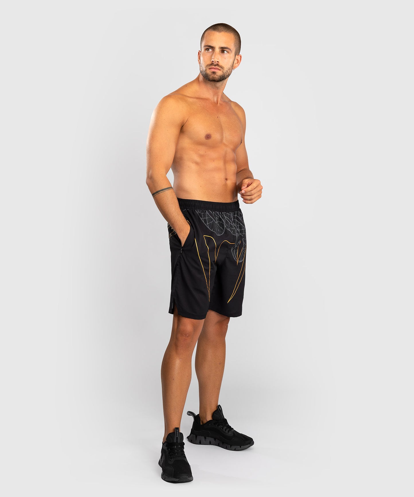 Venum Serpenti Pantalones Cortos de Entrenamiento – Negro/Plata/Dorado