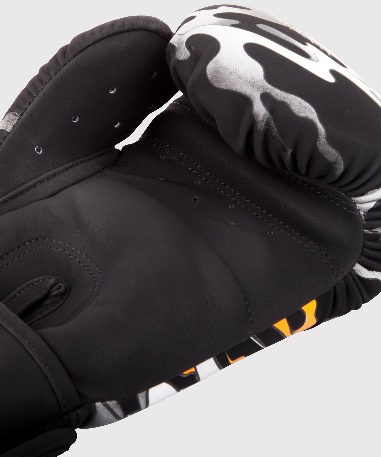 Gants de boxe Venum Dragon's Flight - Noir/Blanc