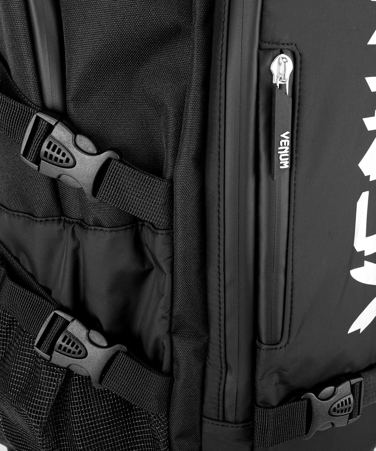 Sac à Dos Venum Challenger Xtrem Evo (50-63L) – Noir/Blanc