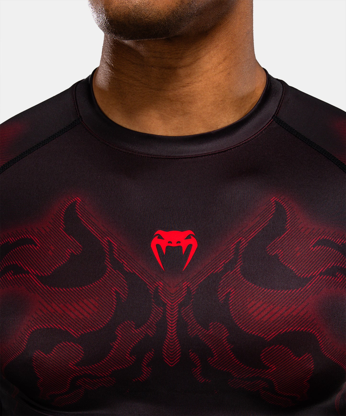 Rashguard à Manches Courtes Venum Spectre – Noir/Rouge