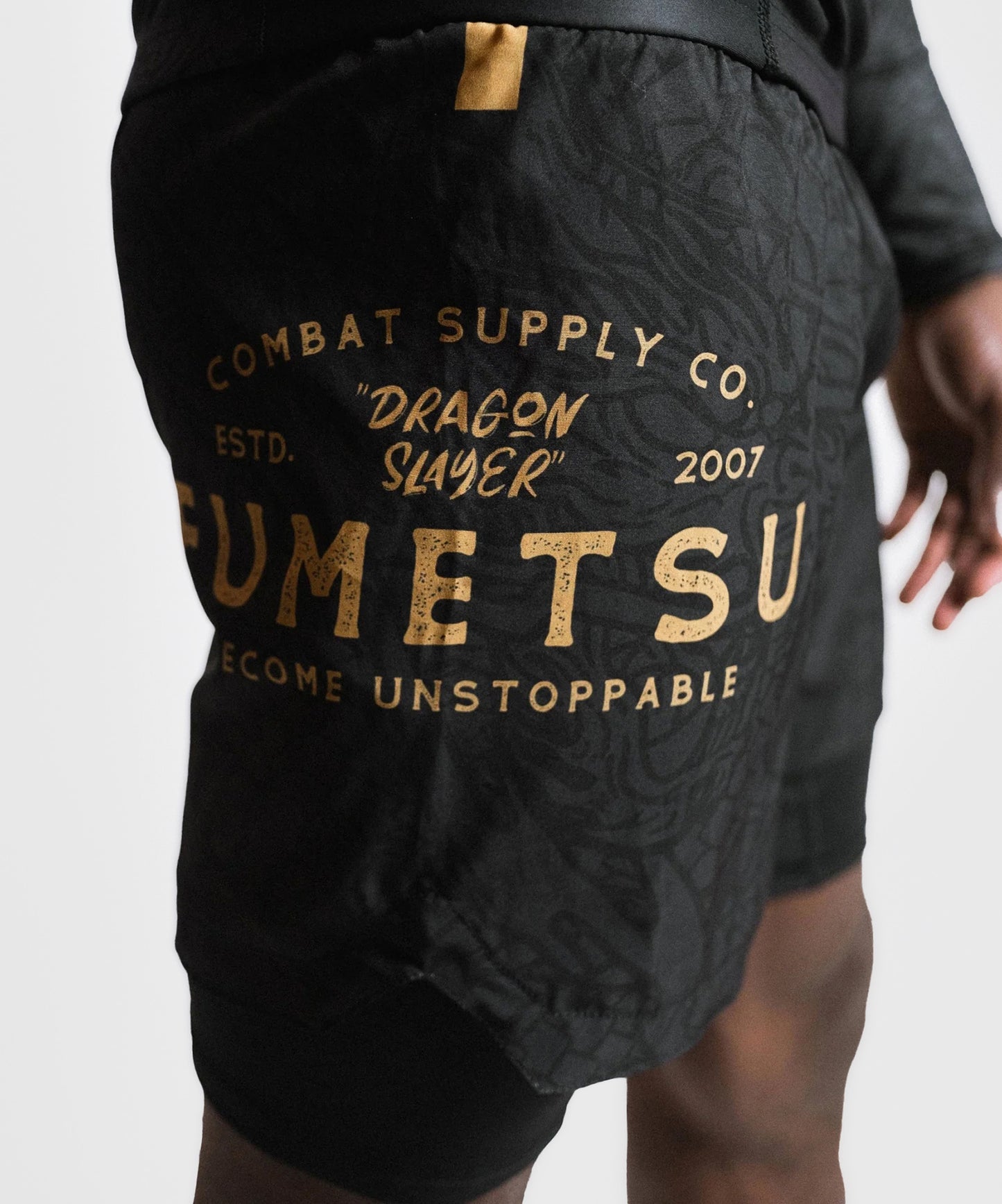 Fumetsu Dual Layer Dragon Slayer Fightshorts - Schwarz/Gold
