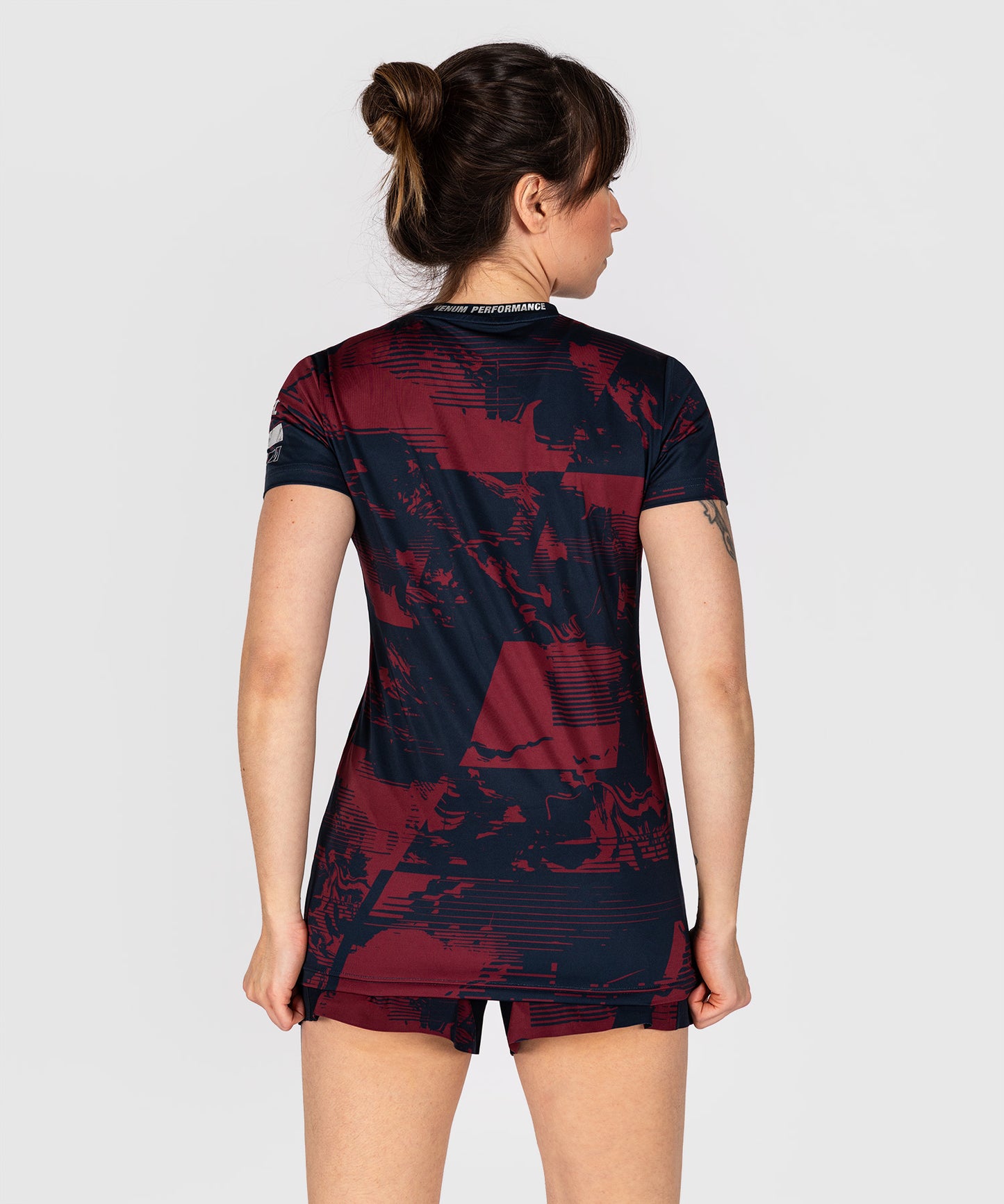 UFC Zenith by Venum Authentic Fight Week Performance Kurzarm T-Shirt Damen - Marineblau/Burgunderrot/Silber