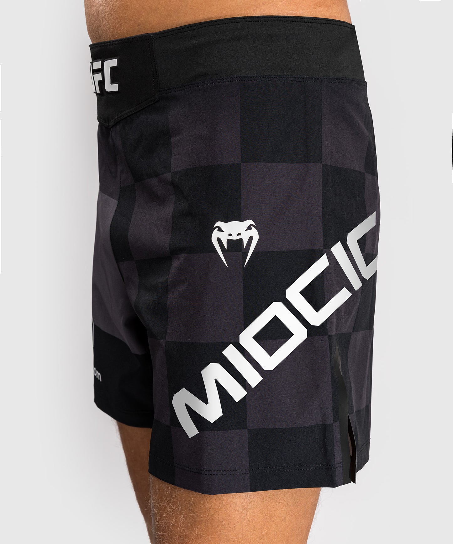 UFC Unrivaled by Venum Stipe Miocic Pantalones Cortos de Lucha Ajustados para Hombres - Negro