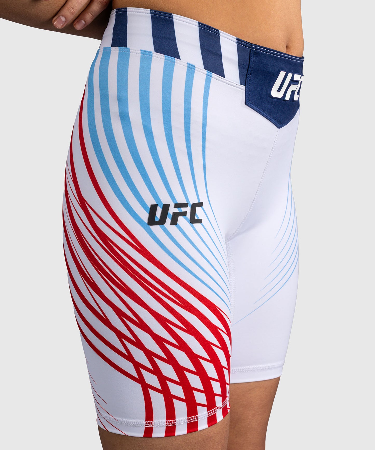 Official UFC Freedom 250 by Venum Authentic Vale Tudo Shorts im Long Fit für Damen - Weiß