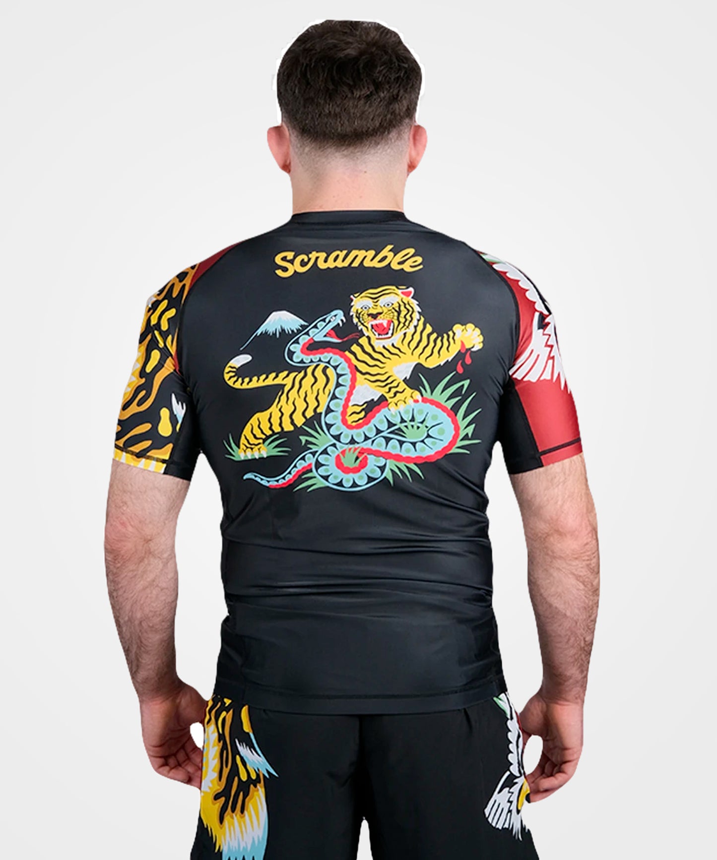 Scramble Sukajan Rashguard de Manga Corta - Negro