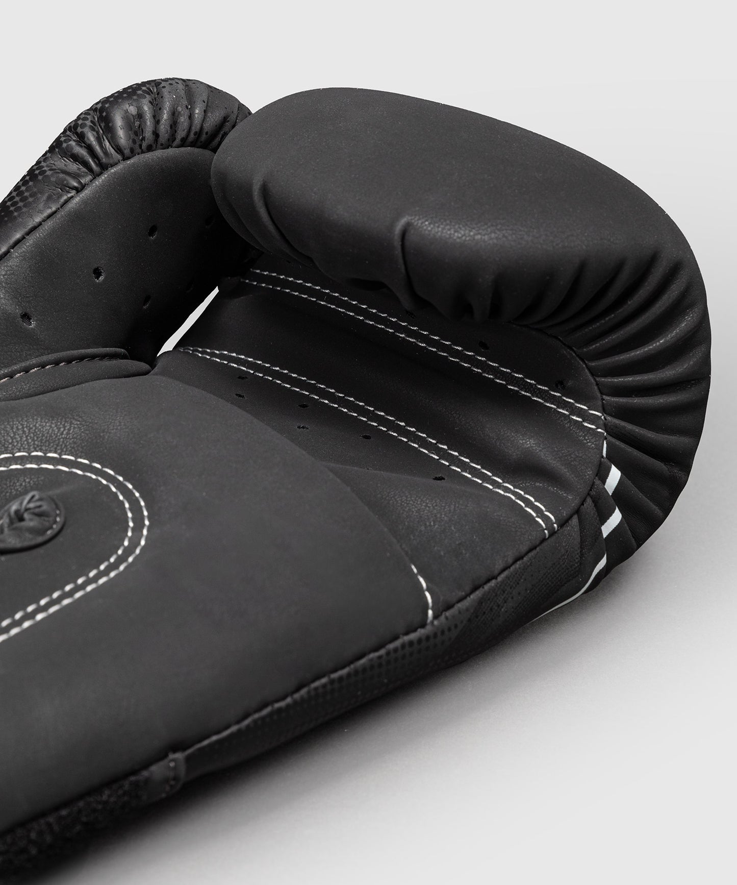 Venum Stealth Guantes de Boxeo – Negro/Blanco