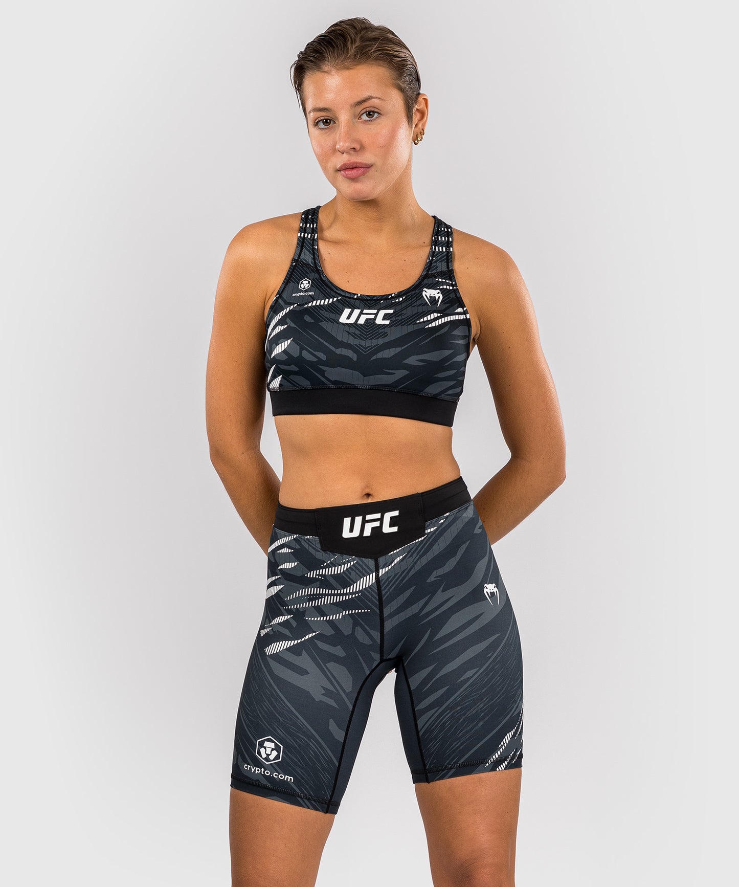 UFC Fusion by Venum Authentic Fight Night Vale Tudo Shorts para Mujer - Ajuste Largo - Negro