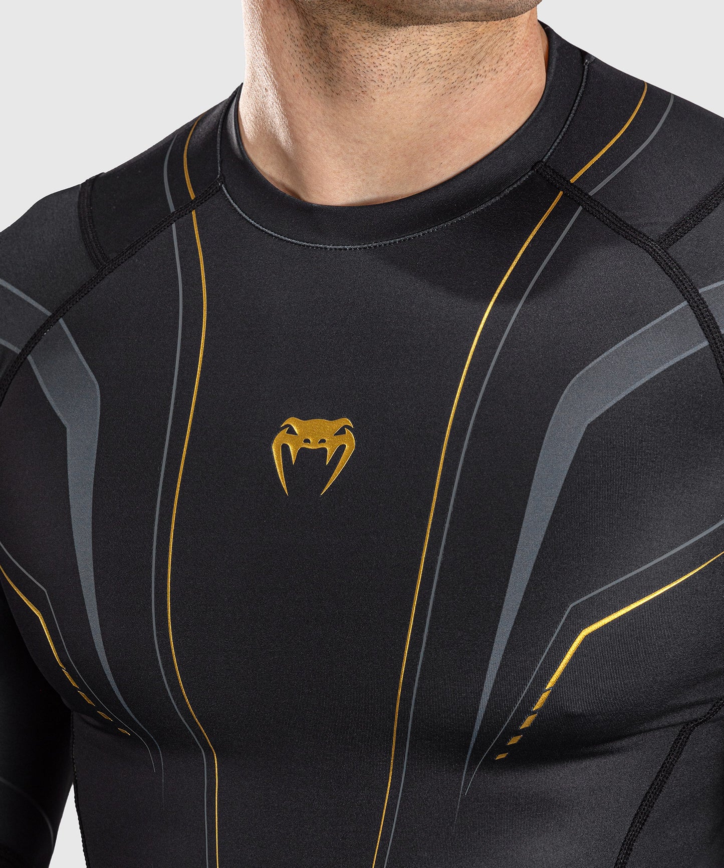 Venum Streamline Long Sleeve Rashguard - Black/Gold