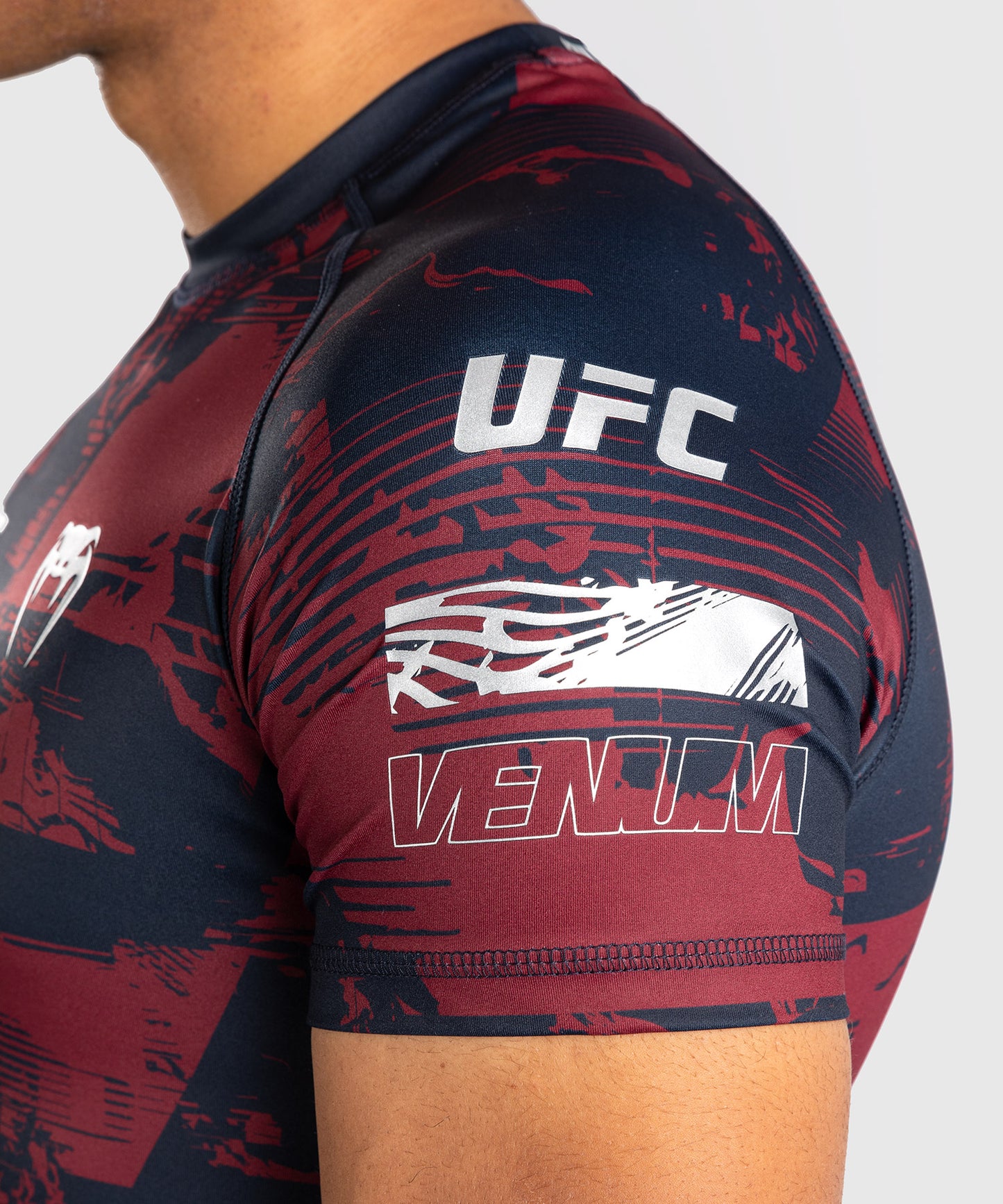 UFC Zenith by Venum Authentic Fight Week Rashguard de manga corta Performance Hombre - Azul marino/Burdeos/Plateado