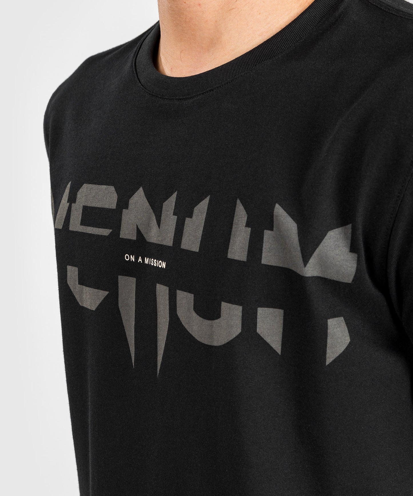 Camiseta Venum On a Mission - Regular Fit - Negro