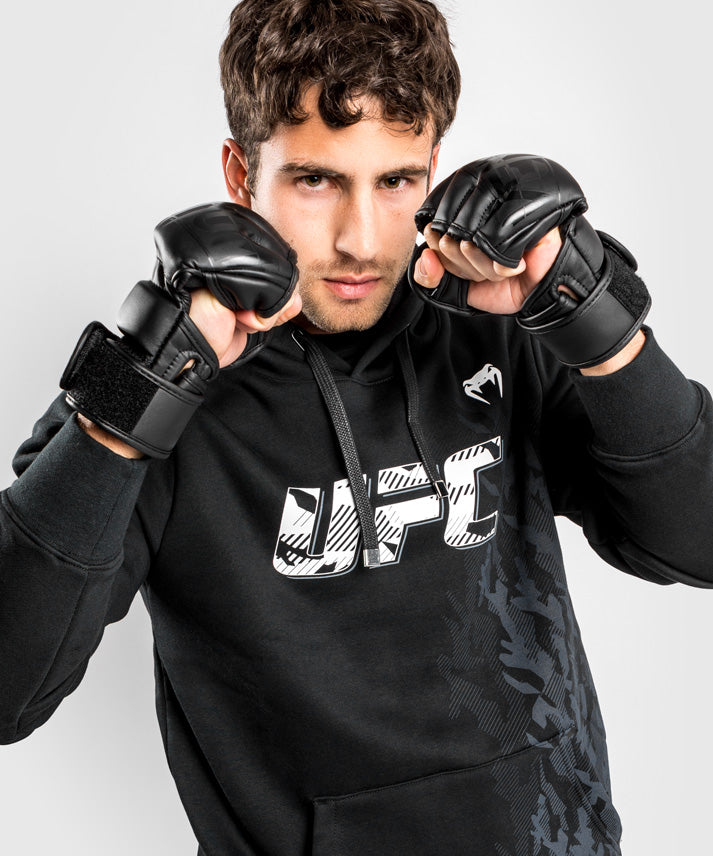 UFC Venum Authentic Fight Week Herren Pullover Hoodie - Schwarz