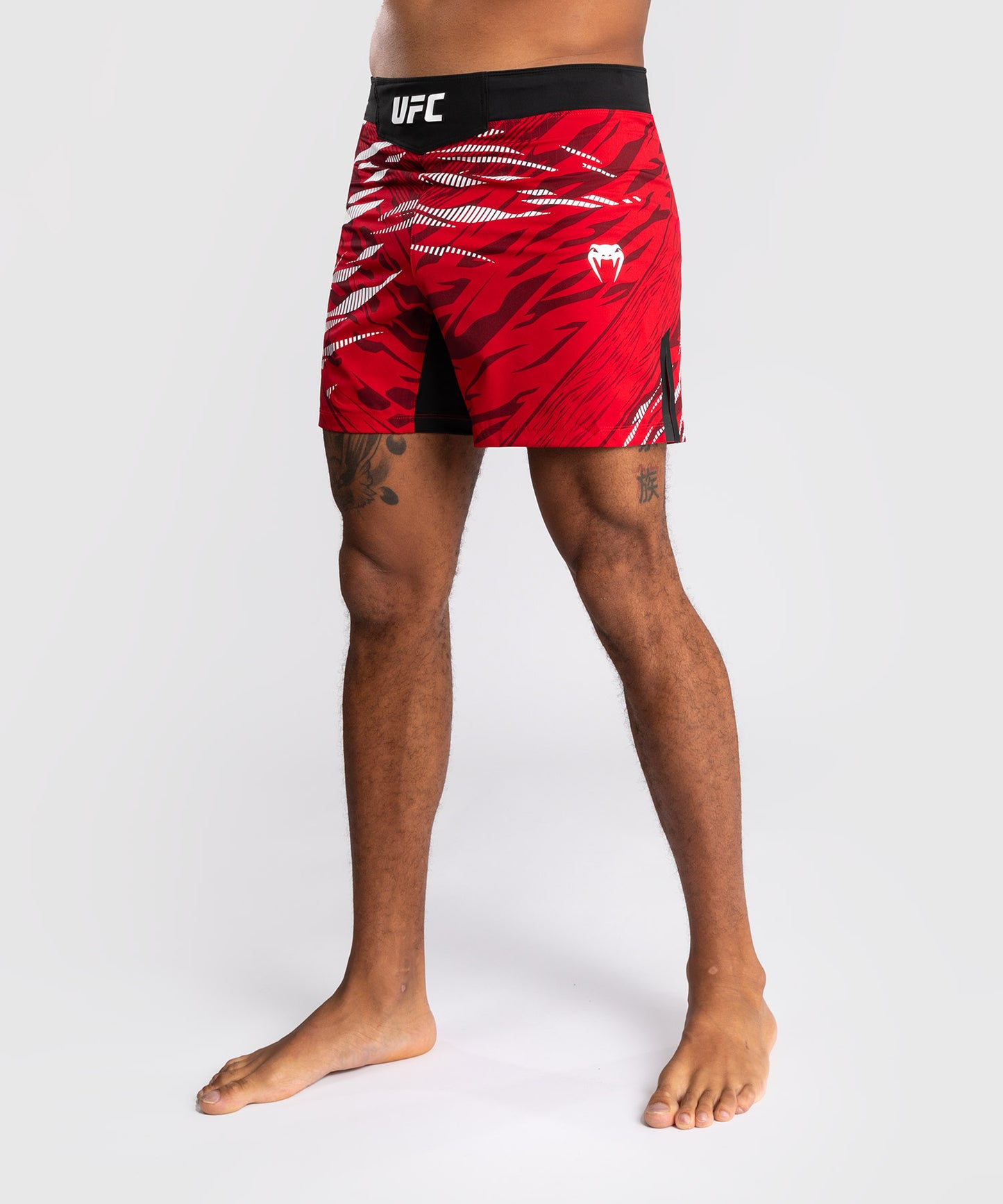 UFC Fusion by Venum Authentic Fight Night Shorts da Lotta per Uomo - Fit Corto - Rosso