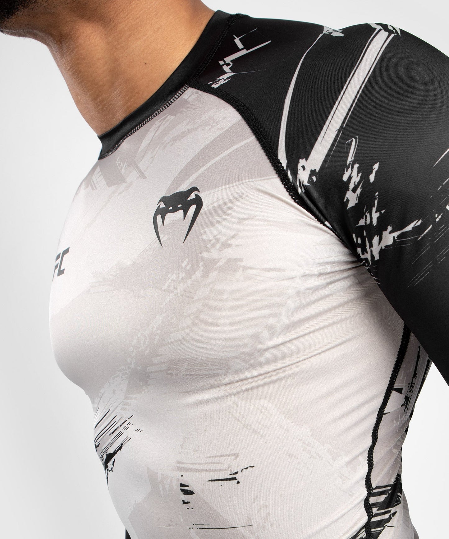 Venum Authentic Fight Week 2.0 UFC Compression T-Shirt - Sand/Schwarz