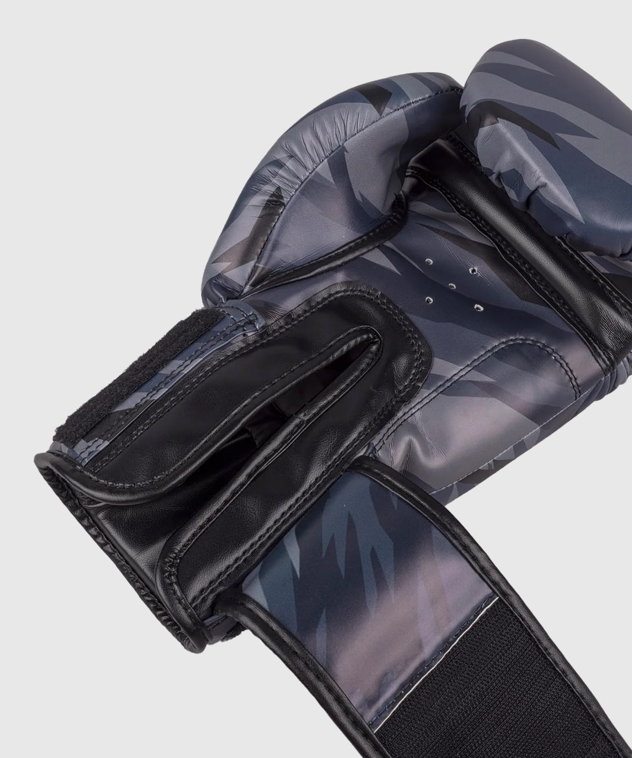 8 Weapons Unlimited 2.0 Boxing Gloves - Urban Camo
