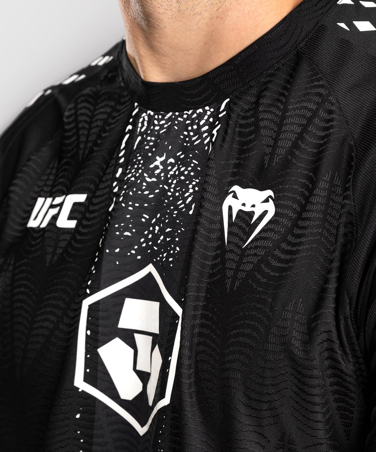 UFC Zenith by Venum Authentic Fight Night Offizielles Walkout-Trikot Herren - Schwarz