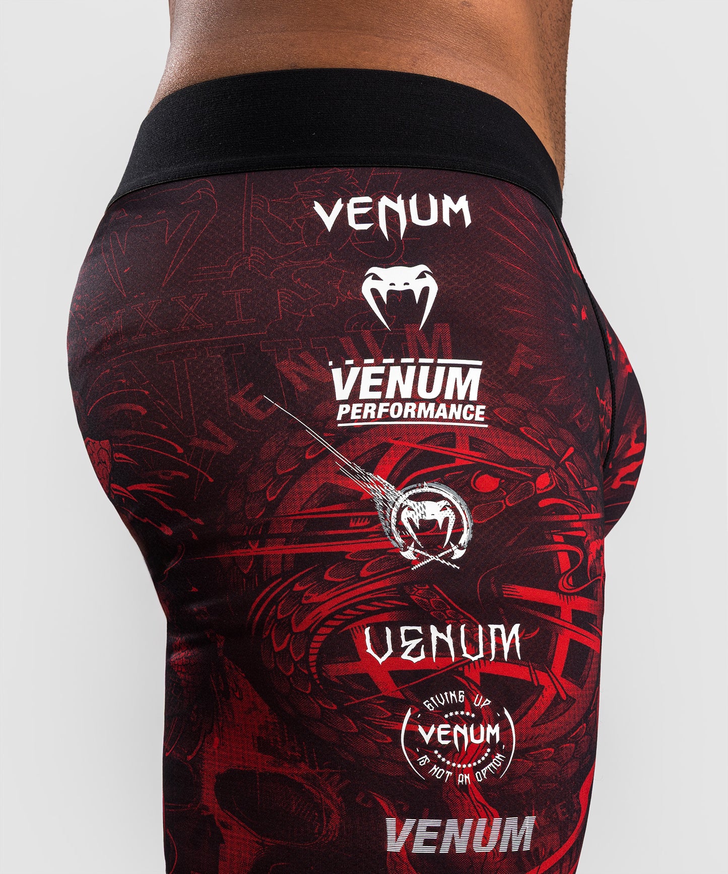 Venum 20th Anniversary Short de Compresión - Negro/Rojo