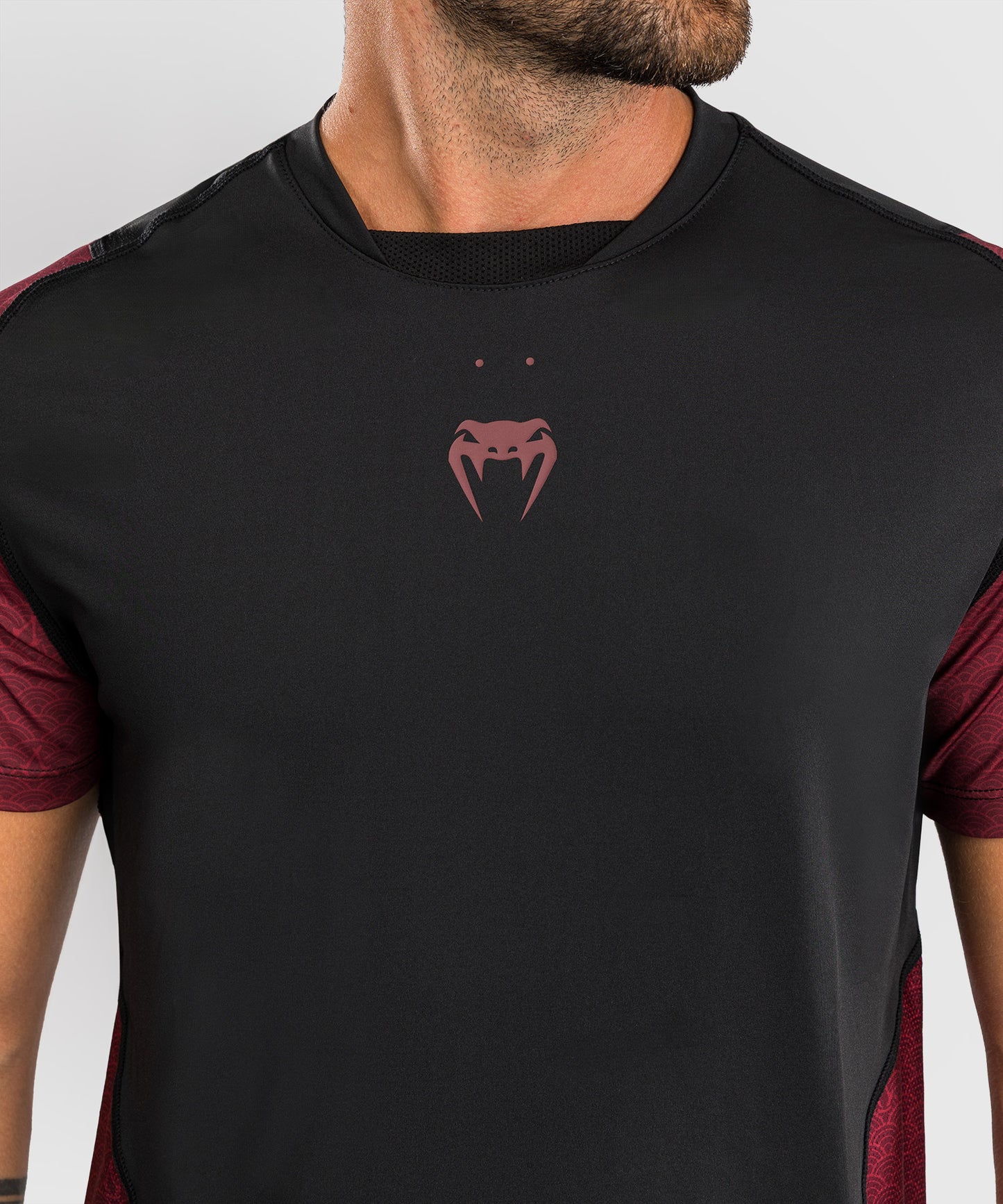 Venum x Assassin’s Creed Shadows Men’s Dry-Tech T-Shirt - Burgundy/Black