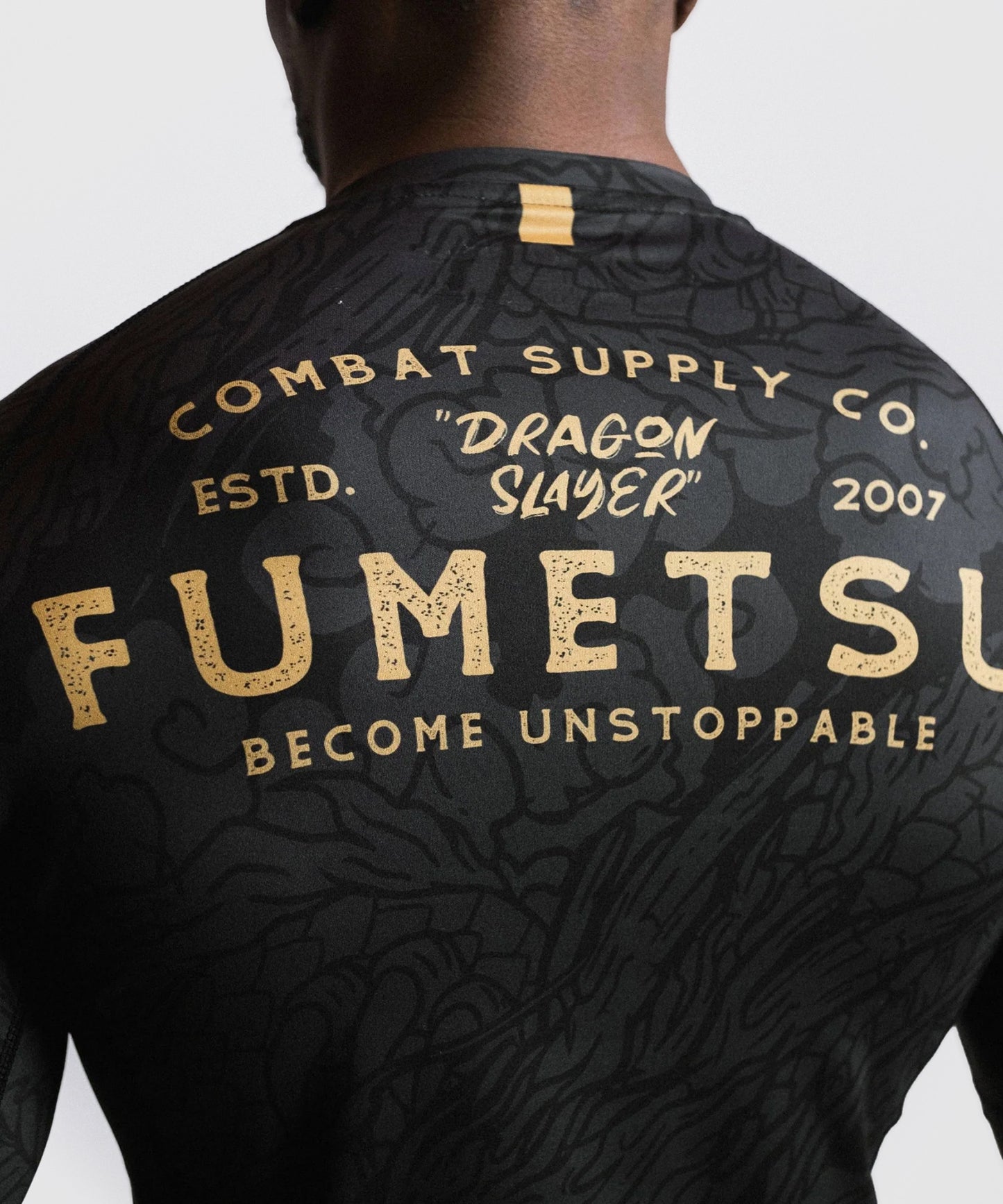 Fumetsu Dragon Slayer Rashguard a Maniche Corte - Nero/Oro