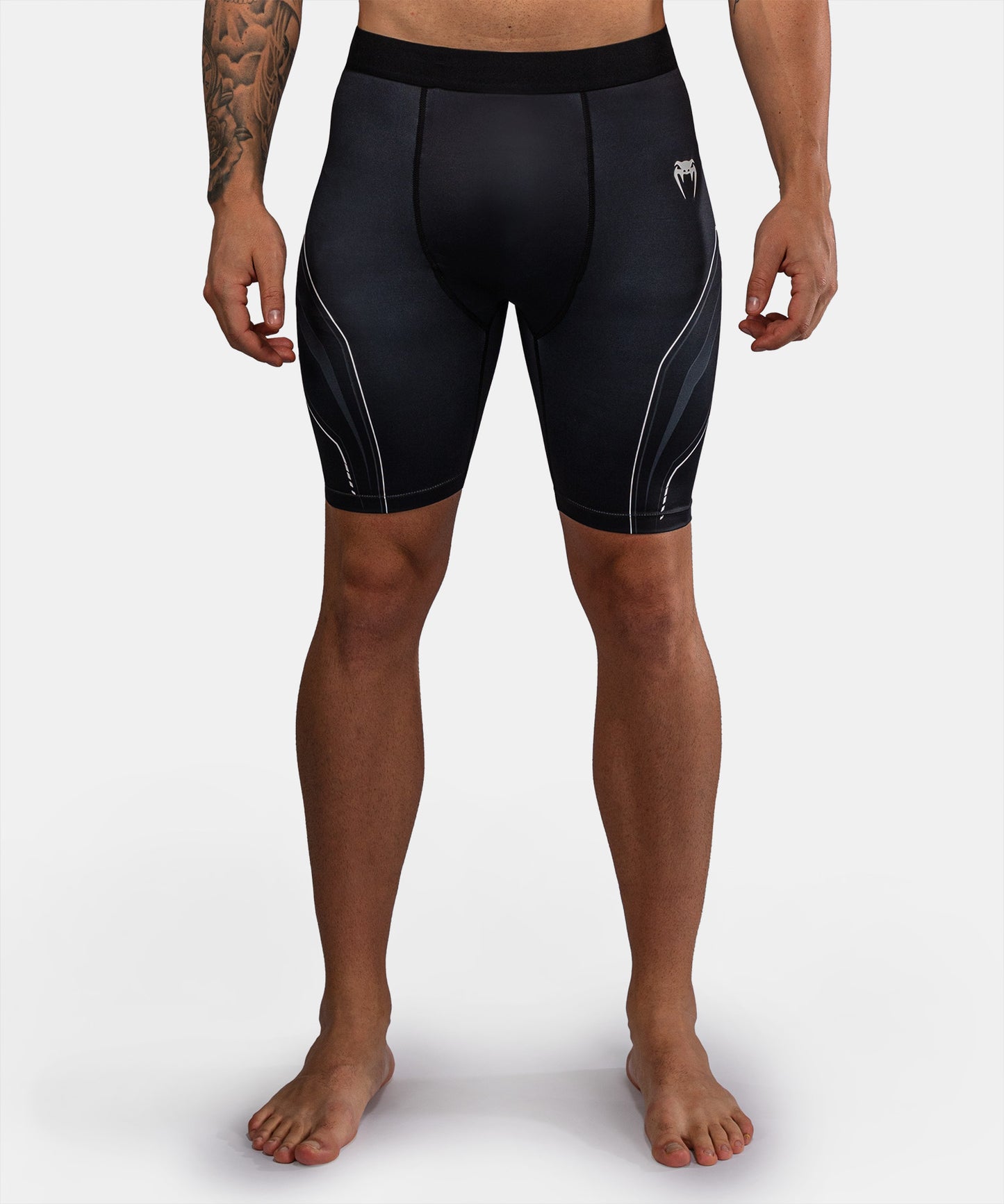 Venum Streamline Vale Tudo Shorts – Schwarz/Weiß