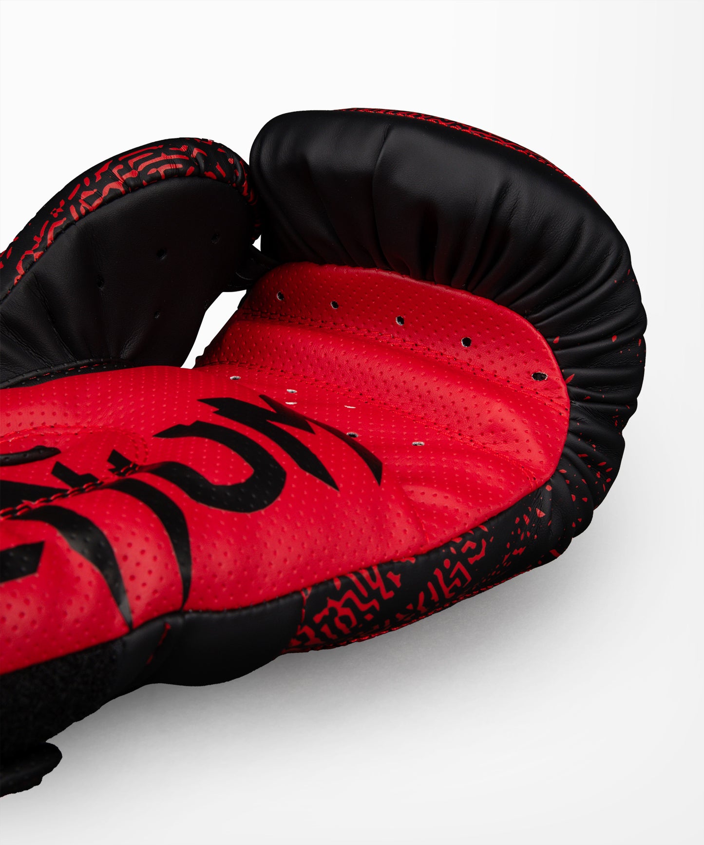 Gants de Boxe Kazuya Venum x TEKKEN 8 - Rouge/Noir