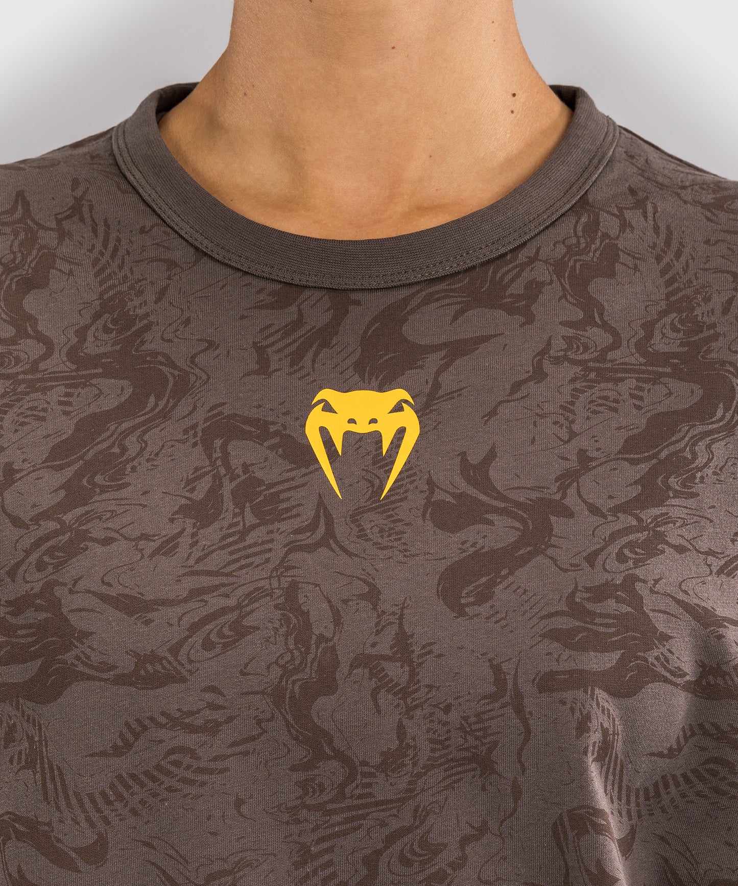 UFC Fusion by Venum Fight Week Damen Kurzarm Baumwoll T-Shirt - Erdiges Braun