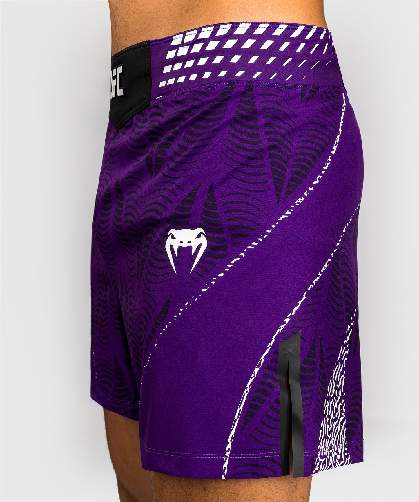 UFC Zenith by Venum Authentic Fight Night Short de pelea ajuste corto Hombre - Morado