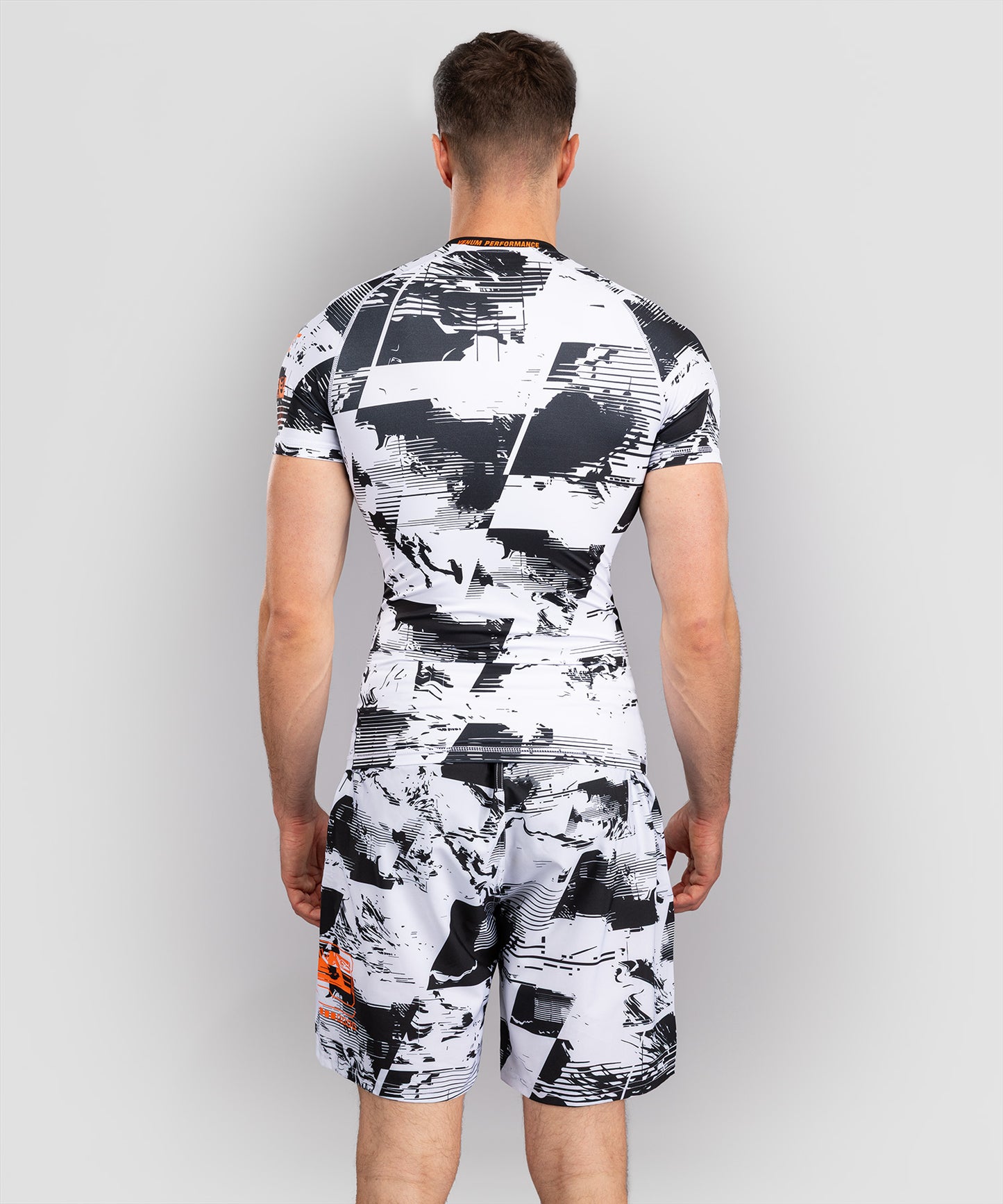 UFC Zenith by Venum Authentic Fight Week Performance Kurzarm Rashguard Herren - Weiß