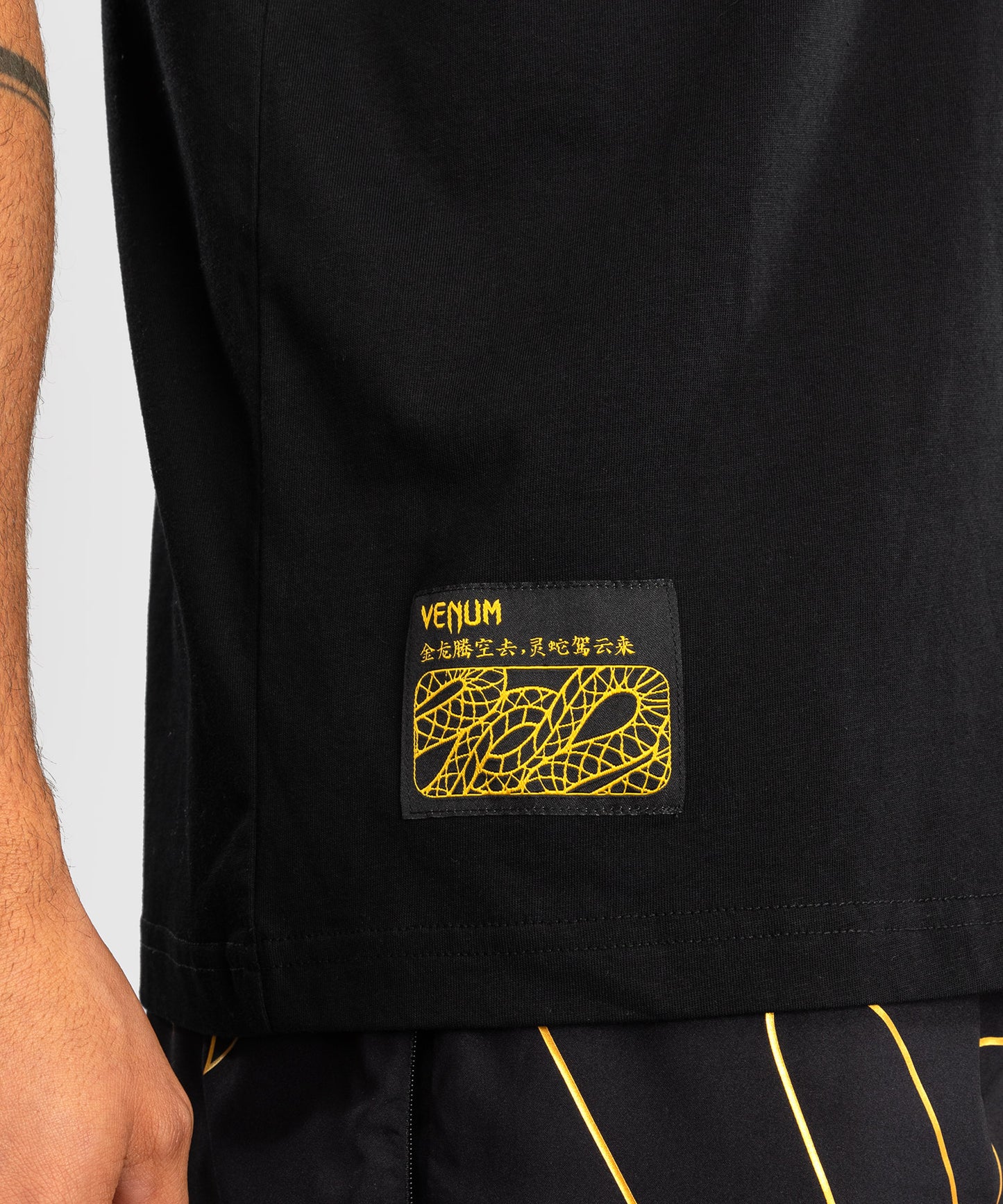 Venum Serpenti T-Shirt - Black/Silver/Gold