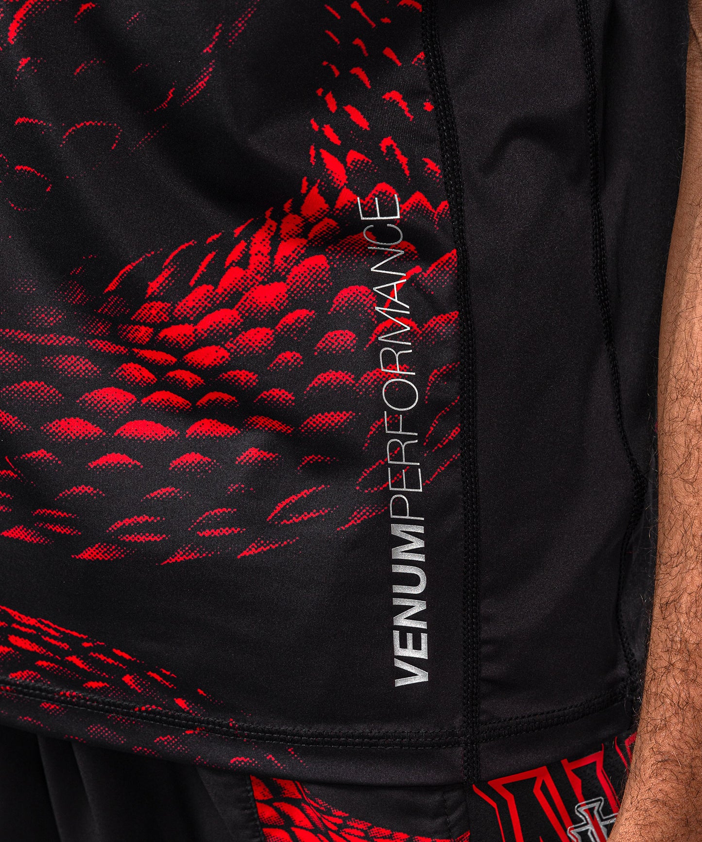 Venum Matupa Camiseta Dry Tech - Negro/Rojo/Gris Plateado