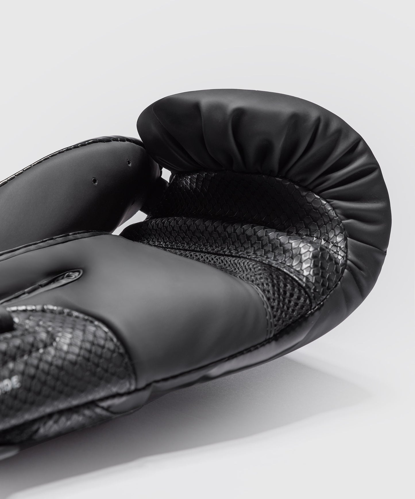 Venum Challenger 4.0 Scales Guantes de Boxeo – Negro